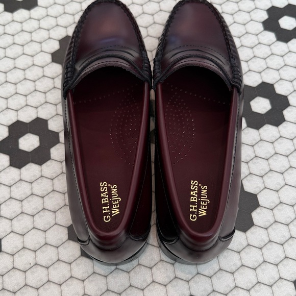 G.H. Bass & Co. Burgundy Loafers - Picture 2 of 13
